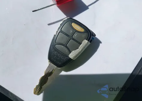 2006 Chrysler Town & Country Touring from USA, damaged, VIN 2A4GP54L26R688183